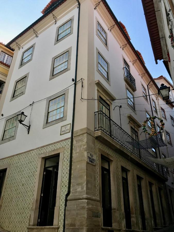 Change The World - - Almedina Hostel Coimbra